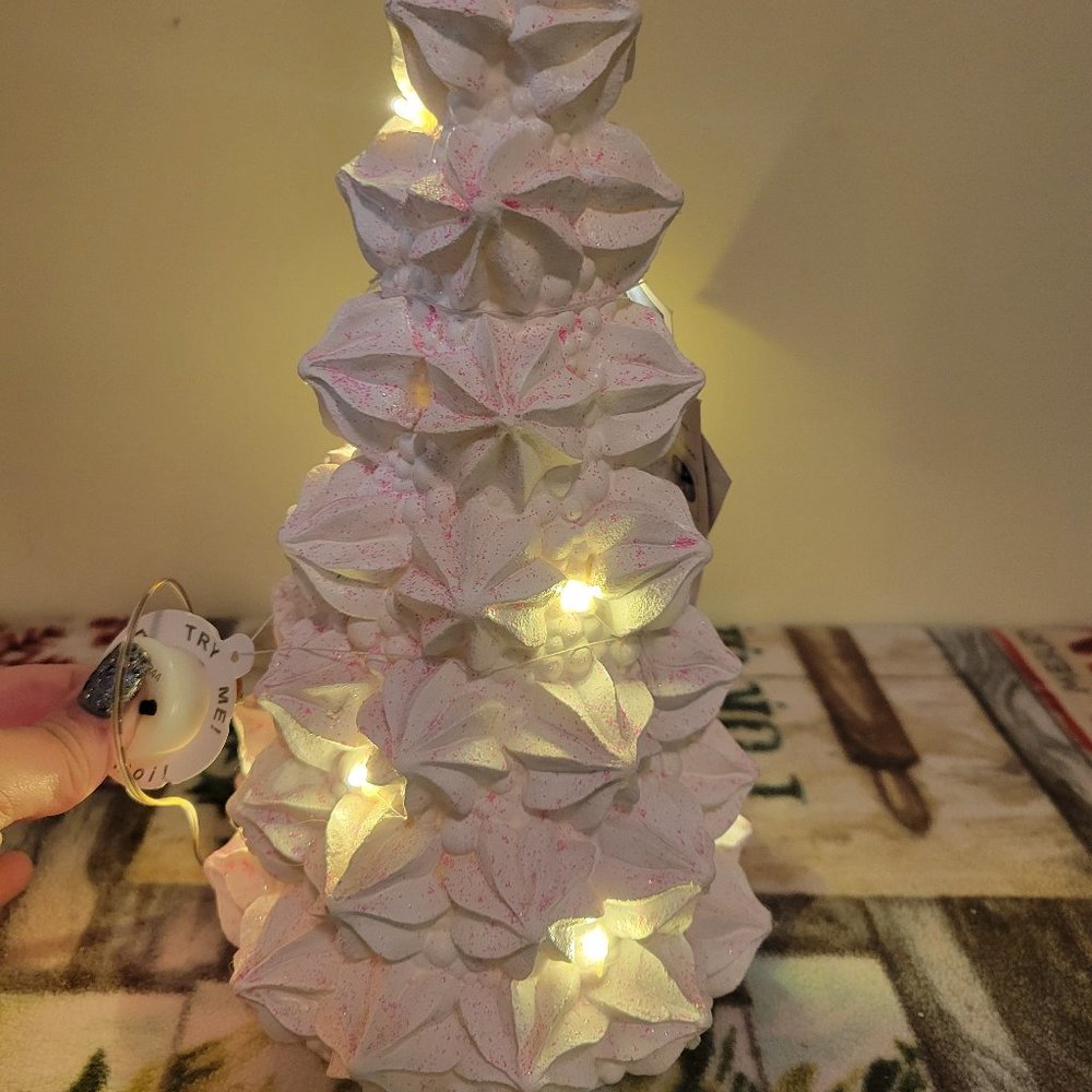Light up tree : Icing perfect for all year long